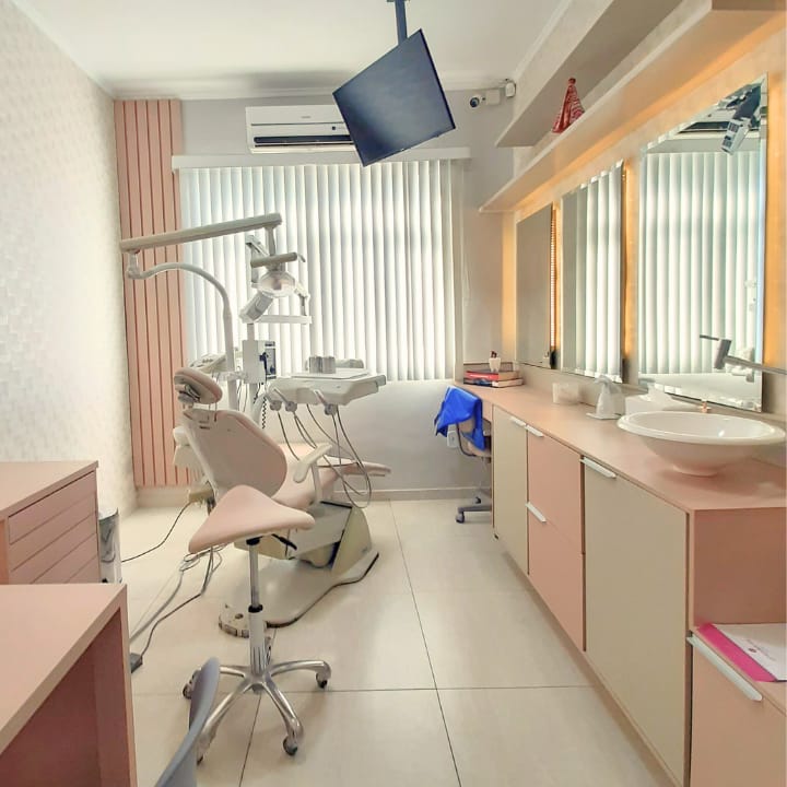 Cadeira odontológica e equipamentos